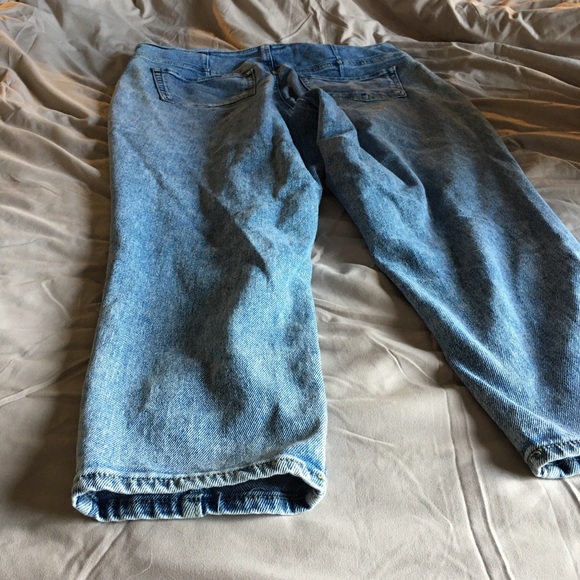 NWOT Women’s No Boundaries High Rise Straight Leg Mom Jeans - Light Jean Wash - Picture 11 of 13